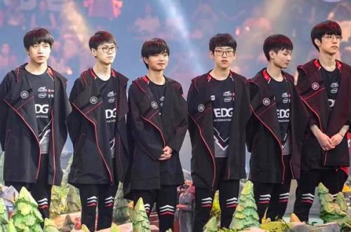 为锋线球员 为锋线球员