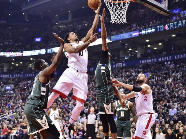 的助威声中 的助威声中