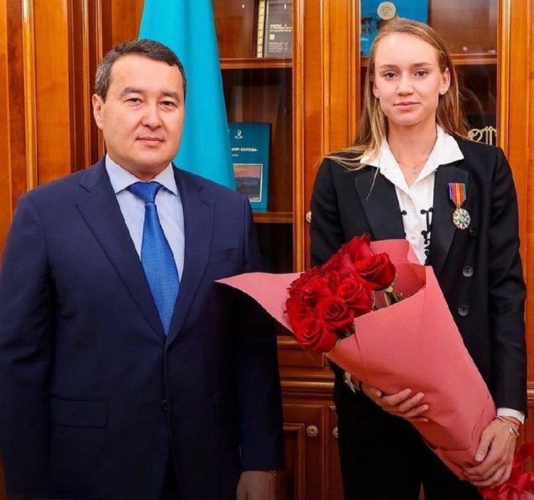 与更衣室秩 与更衣室秩